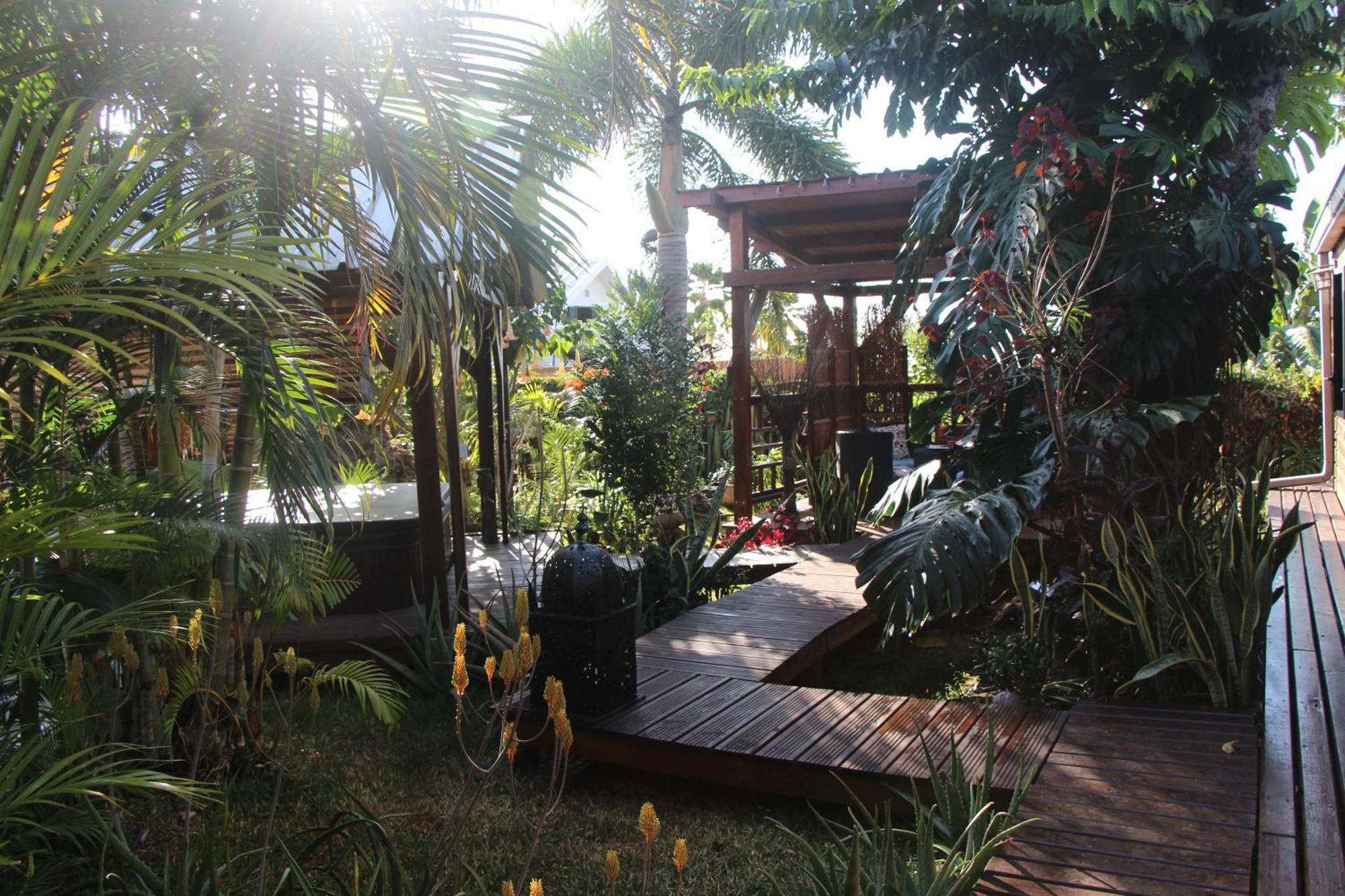 Lodge Le Palissandre à LA LIANE DE JADE 974- jacuzzi privatif - piscine Le Bois de Nefles  Exterior foto